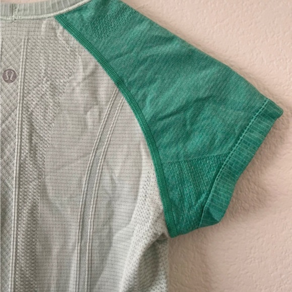 lululemon athletica womens Green Short Sleeve Tee - Picture 3 of 4